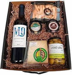 ¿Qué cesta gourmet elegir: vino tinto o alternativas de regalo?