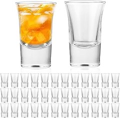 Comparativa: Ventajas de usar vasos de vidrio o plástico para chupitos